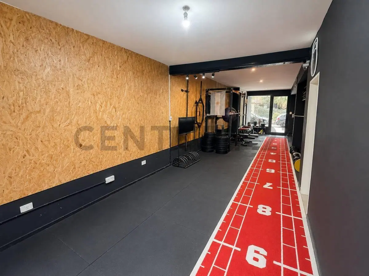 VENTA-PERMUTA LOCAL COMERCIAL EN VILLA DEL PARQUE 8