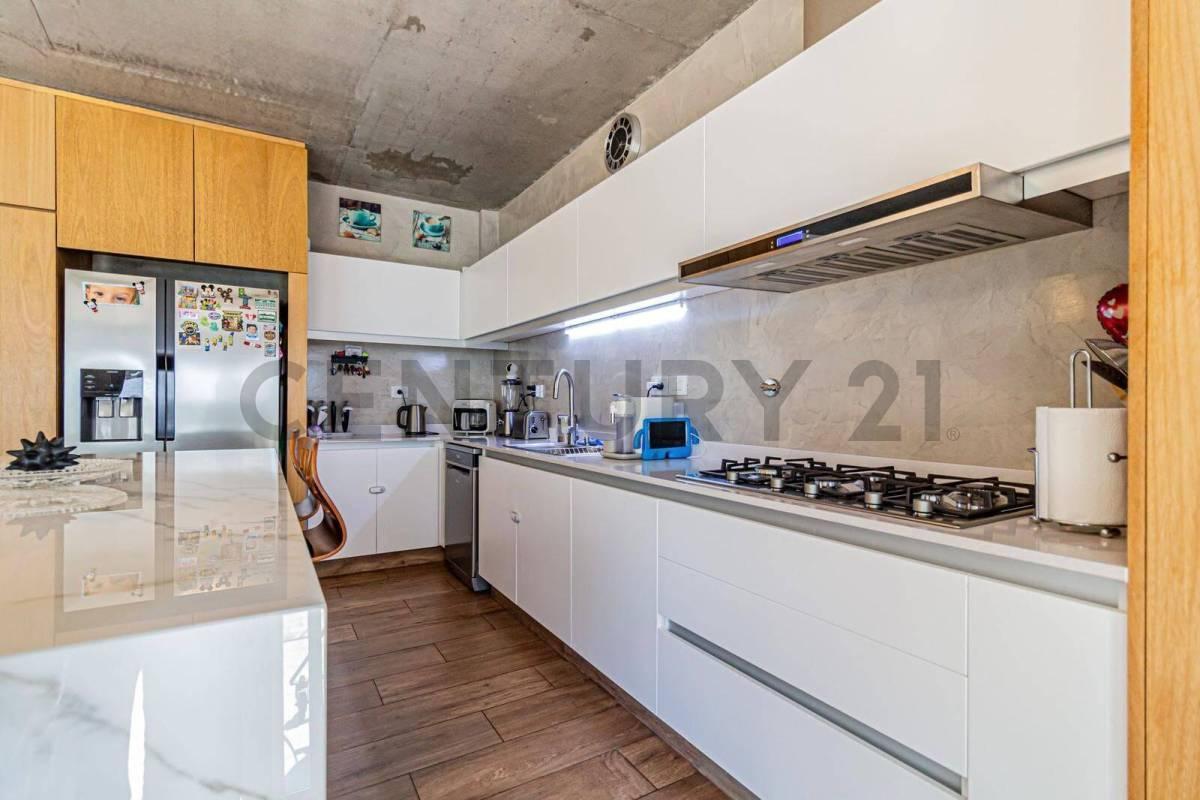 Foto de VENTA-PERMUTA TRIPLEX 4 AMBIENTES EN VILLA DEL PARQUE, imagen 2