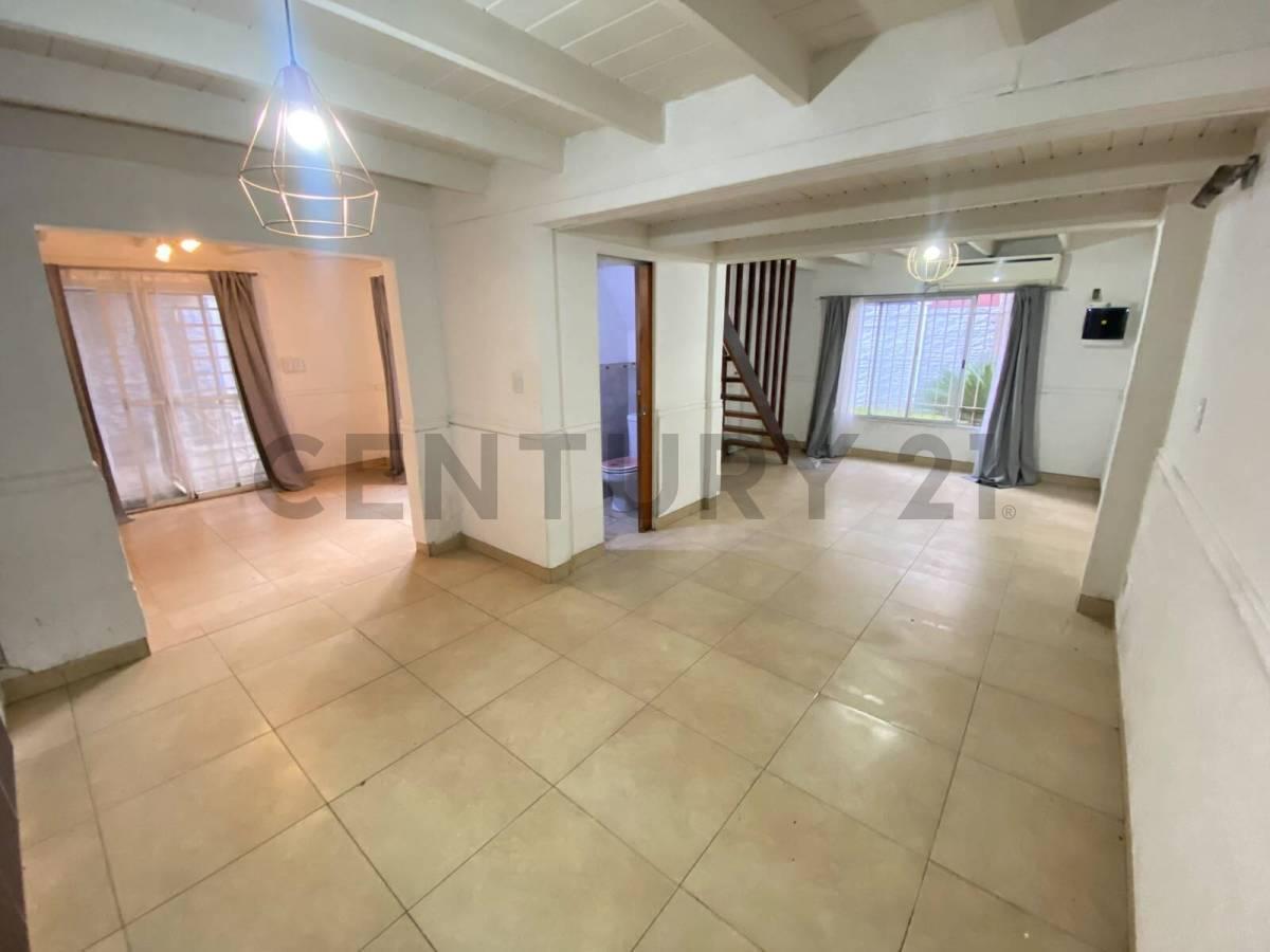 Foto de VENTA Casa tipo Dúplex 4 ambientes con jardín, pileta y parrilla | Club, imagen 3