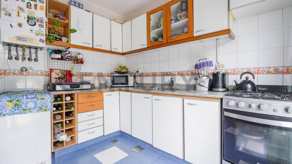 Foto de VENTA Depto 4 amb con balcón terraza y cochera - Parque Chacabuco, imagen 1