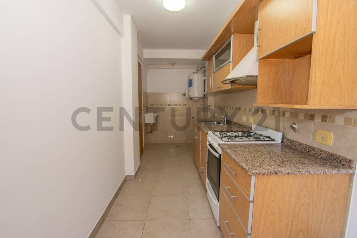 Foto de VENTA DEPARTAMENTO 2 AMBIENTES CON BALCON Y COCHERA-CASTELAR, imagen 1