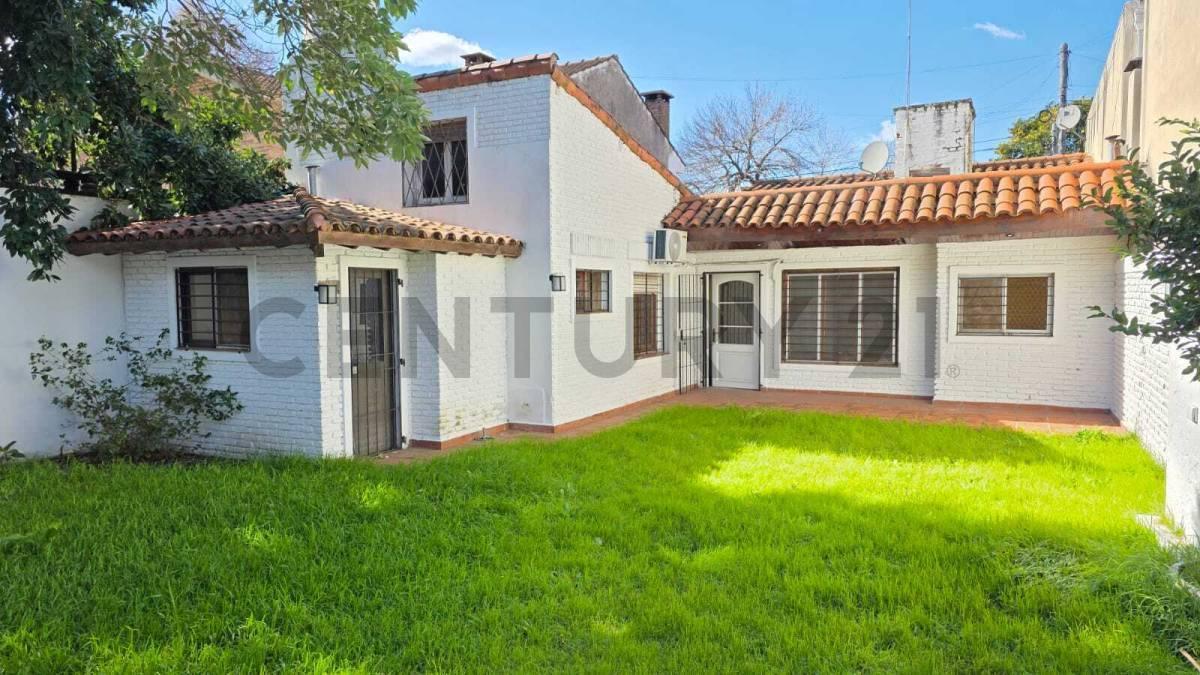 Foto de VENTA Casa 4 ambientes con amplio jardín y quincho | Castelar Norte, imagen 4