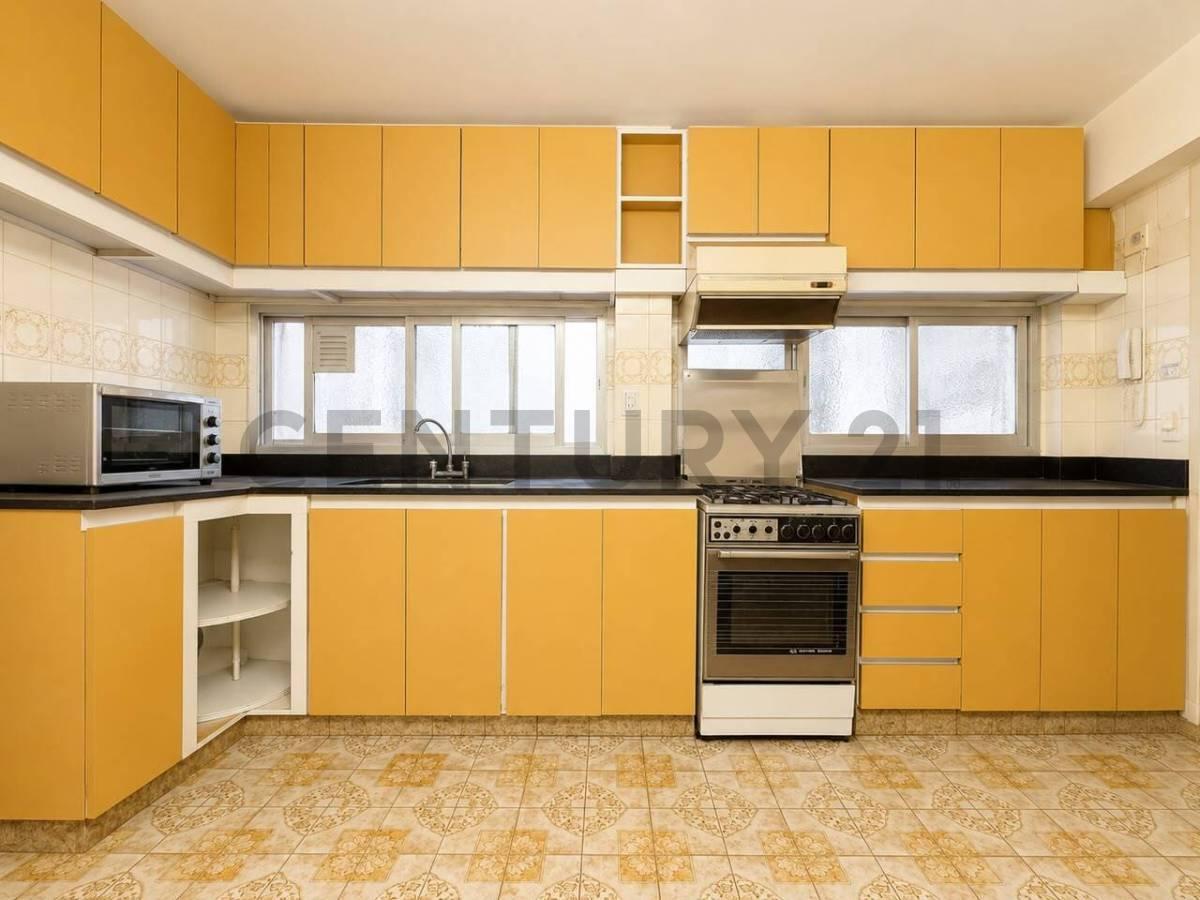 Foto de VENTA Depto 4 amb + dependencia, espacio guardacoche y baulera - Palermo, imagen 1