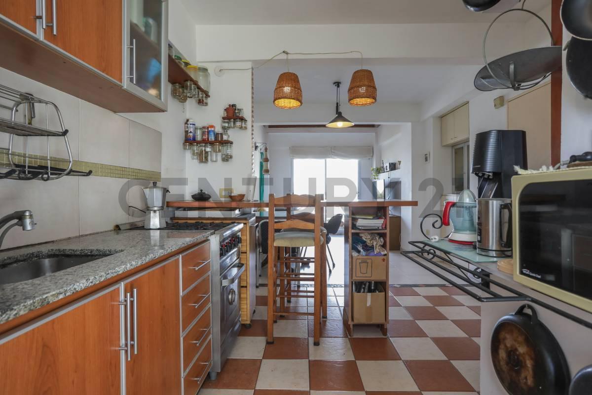 Foto de Venta-Permuta Departamento 3 ambientes + escritorio+ balcones+ cochera, imagen 3