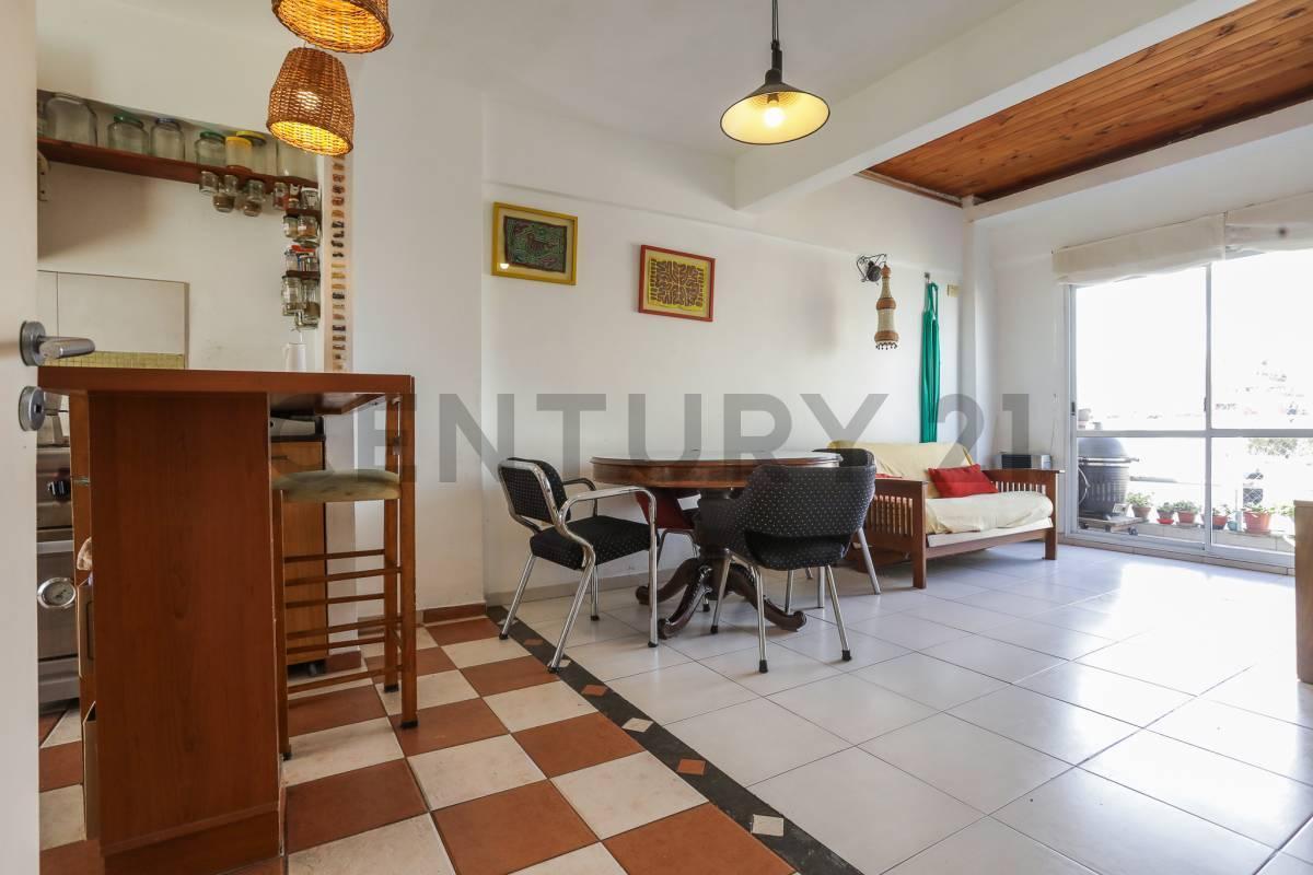 Foto de Venta-Permuta Departamento 3 ambientes + escritorio+ balcones+ cochera, imagen 2