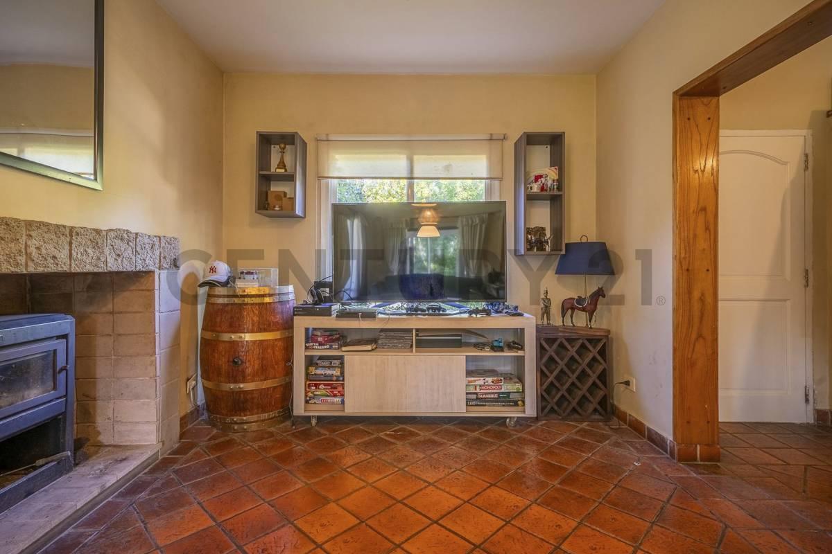 Foto de Venta Casa 4 amb con quincho pileta y cochera Los Abedules, imagen 4