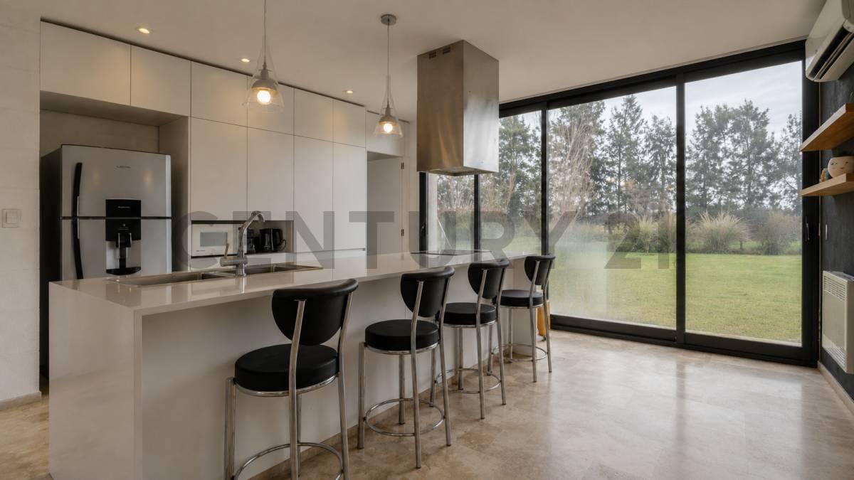 Foto de Venta-Permuta Casa 5 ambientes con pileta sobre 1.400 m² en Haras San, imagen 4