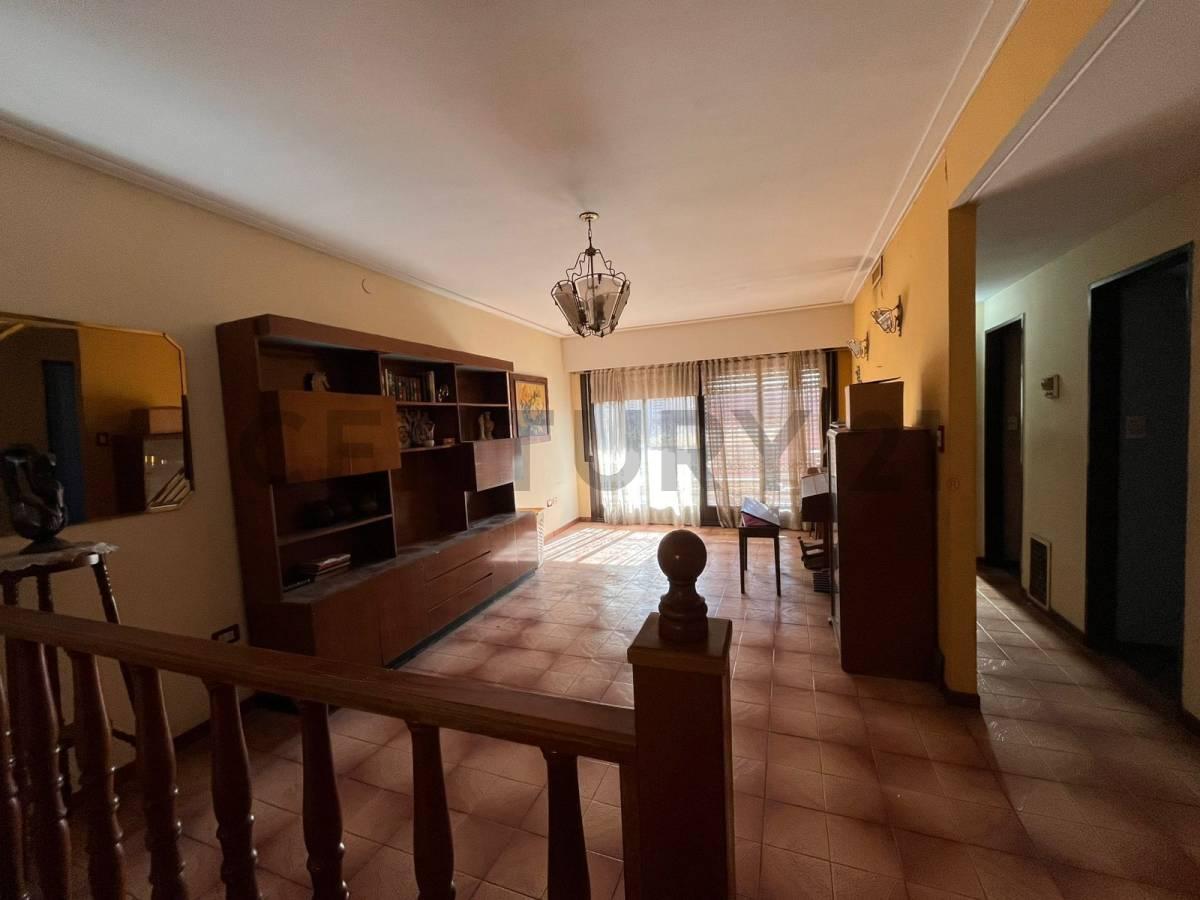 Foto de VENTA CASA MULTIFAMILIAR 5 AMBIENTES CON TERRAZA, QUINCHO Y GARAGE EN, imagen 4