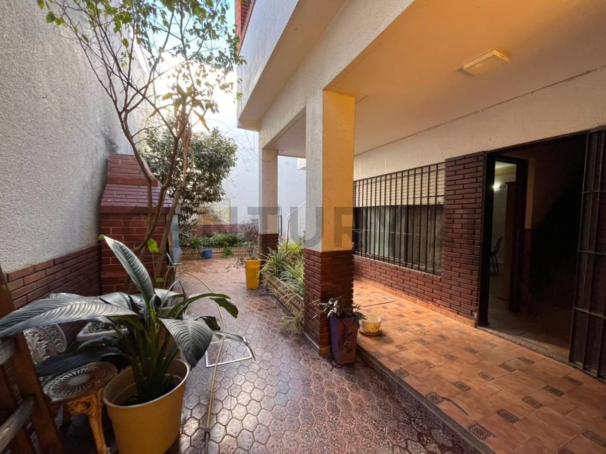 Foto de VENTA CASA MULTIFAMILIAR 5 AMBIENTES CON TERRAZA, QUINCHO Y GARAGE EN, imagen 3