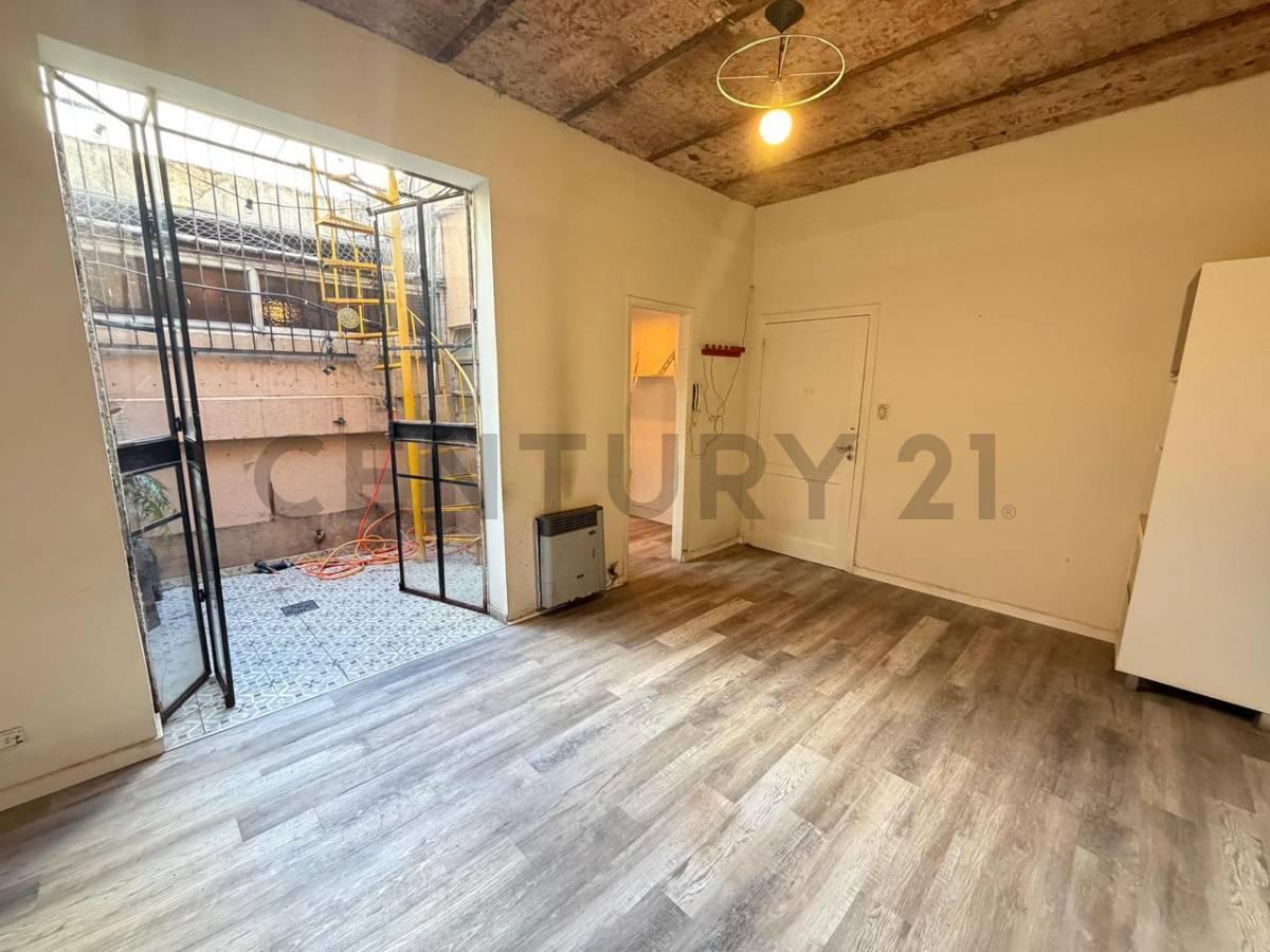 Foto de VENTA PH 2 ambientes con patio, terraza y quincho | Villa Devoto, imagen 1