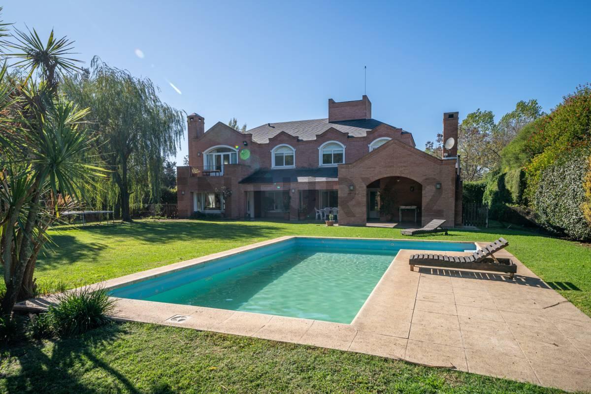 Foto de VENTA CASA 7 AMB PILETA QUINCHO TERRENO 2000 M2, imagen 2
