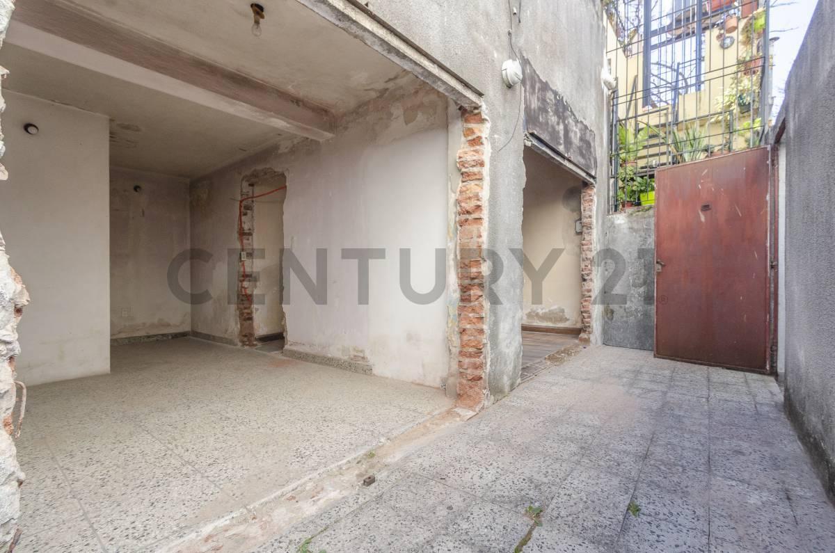 Foto de VENTA-PERMUTA PH 2 AMBIENTES-VERSALLES, imagen 1