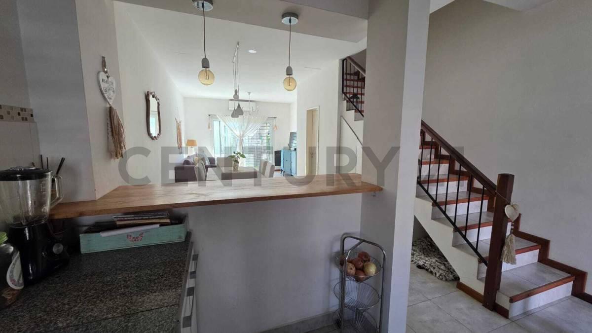 Foto de VENTA DÚPLEX 4 AMBIENTES EN ITUZAINGÓ NORTE CON JARDÍN Y COCHERA - APTO, imagen 4