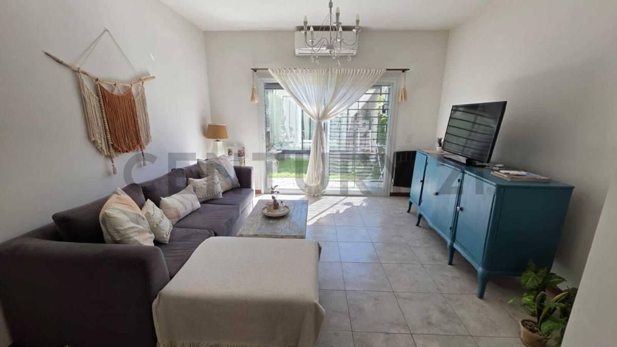 Foto de VENTA DÚPLEX 4 AMBIENTES EN ITUZAINGÓ NORTE CON JARDÍN Y COCHERA - APTO, imagen 1