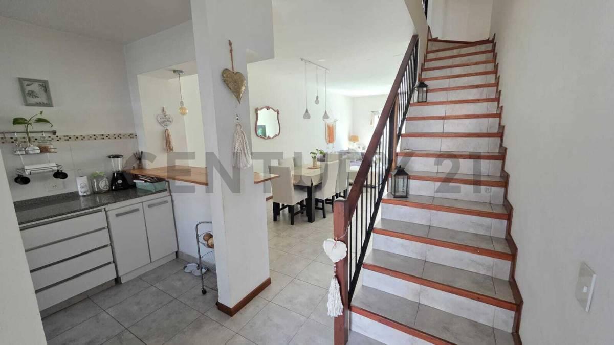 Foto de VENTA DÚPLEX 4 AMBIENTES EN ITUZAINGÓ NORTE CON JARDÍN Y COCHERA - APTO, imagen 3