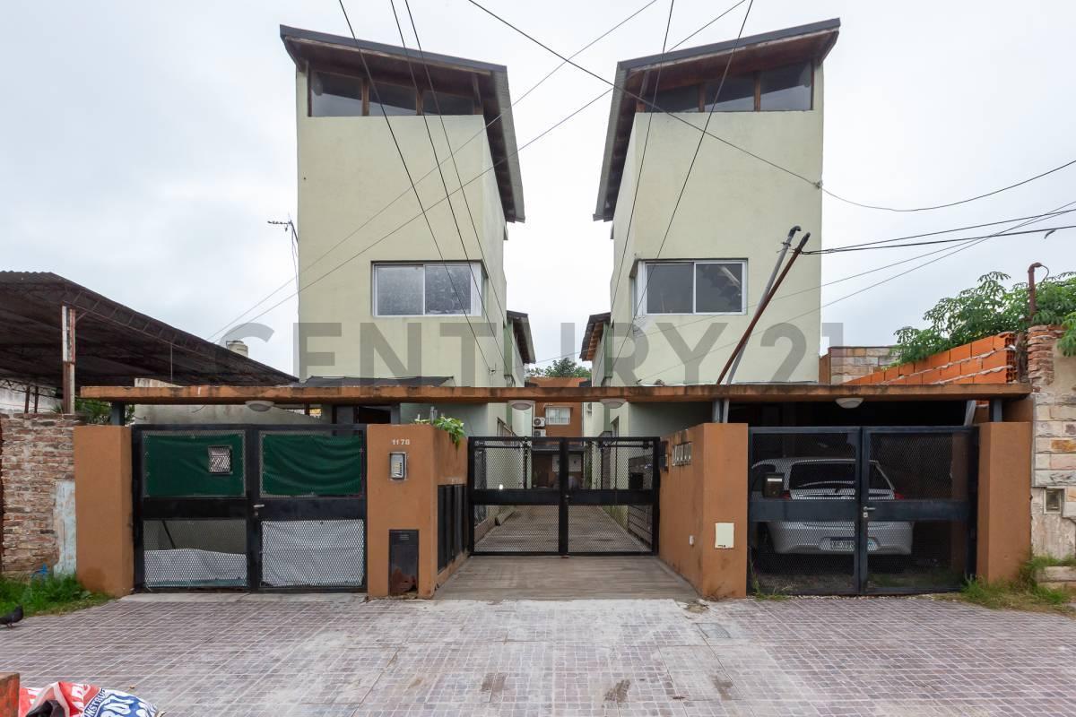 Foto de VENTA Dúplex 3 ambientes con patio y cochera en complejo | Hurlingham, imagen 3