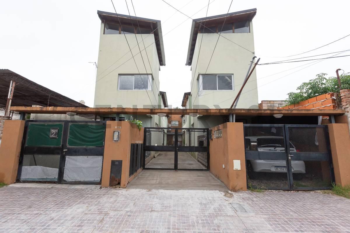Foto de VENTA Dúplex 3 ambientes con patio y cochera en complejo | Hurlingham, imagen 2