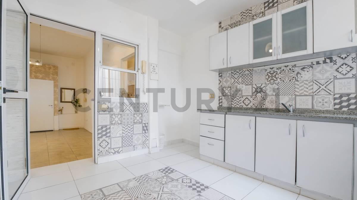 Foto de VENTA PH 4 AMB AL FRENTE | ENTRADA INDEPENDIENTE | SIN EXPENSAS | PATIO, imagen 1