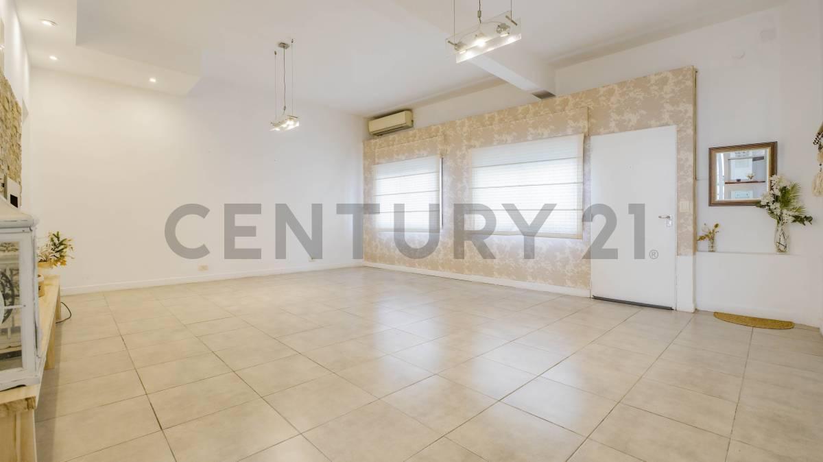 Foto de VENTA PH 4 AMB AL FRENTE | ENTRADA INDEPENDIENTE | SIN EXPENSAS | PATIO, imagen 3