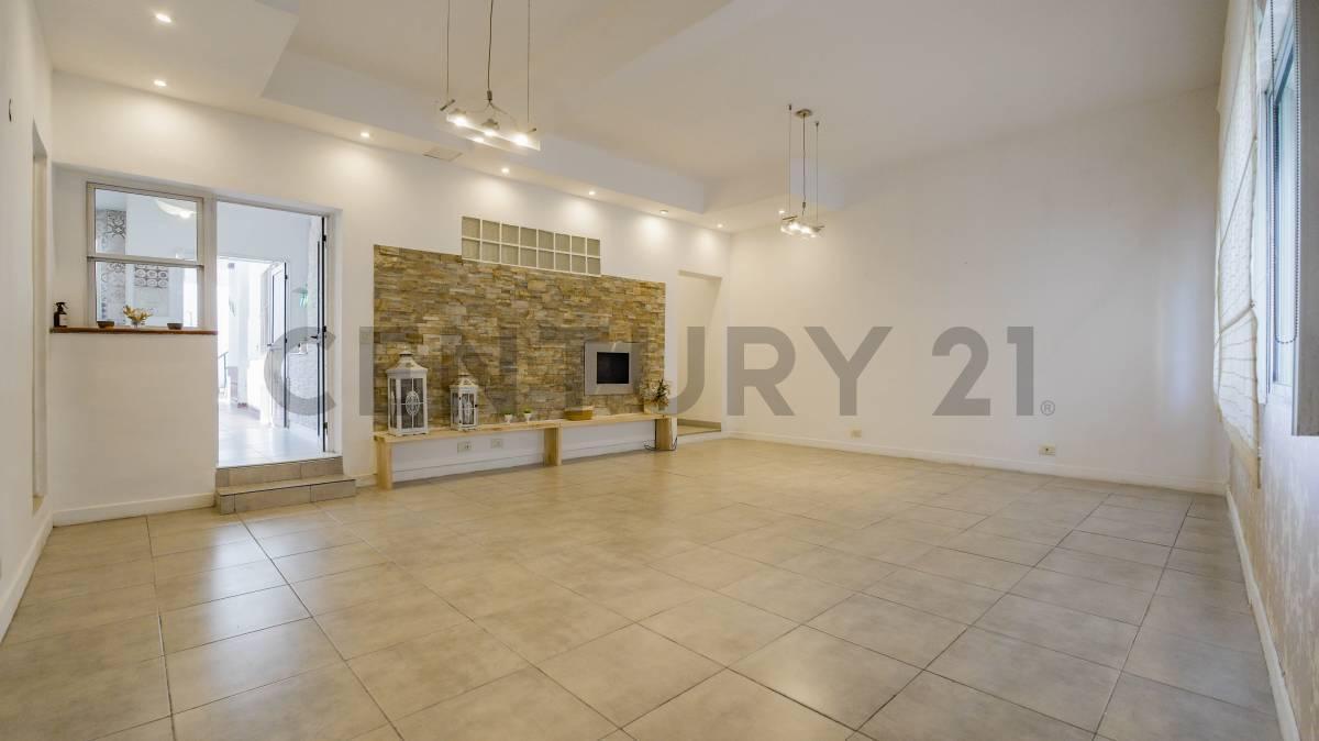 Foto de VENTA PH 4 AMB AL FRENTE | ENTRADA INDEPENDIENTE | SIN EXPENSAS | PATIO, imagen 2