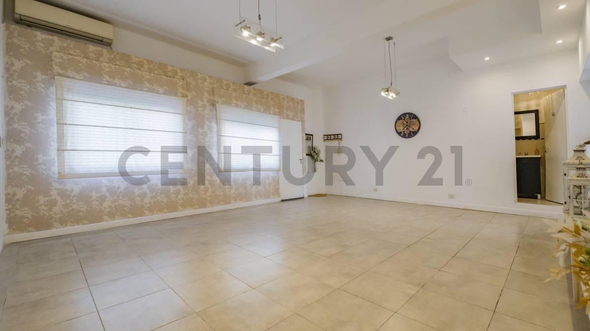 Foto de VENTA PH 4 AMB AL FRENTE | ENTRADA INDEPENDIENTE | SIN EXPENSAS | PATIO, imagen 5