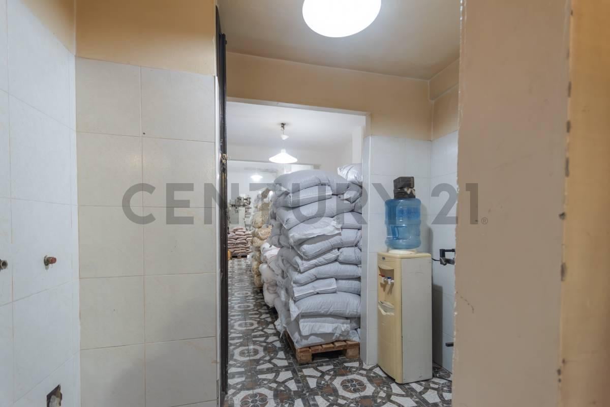 Foto de VENTA-PERMUTA LOCAL EN VILLA GENERAL MITRE, imagen 4