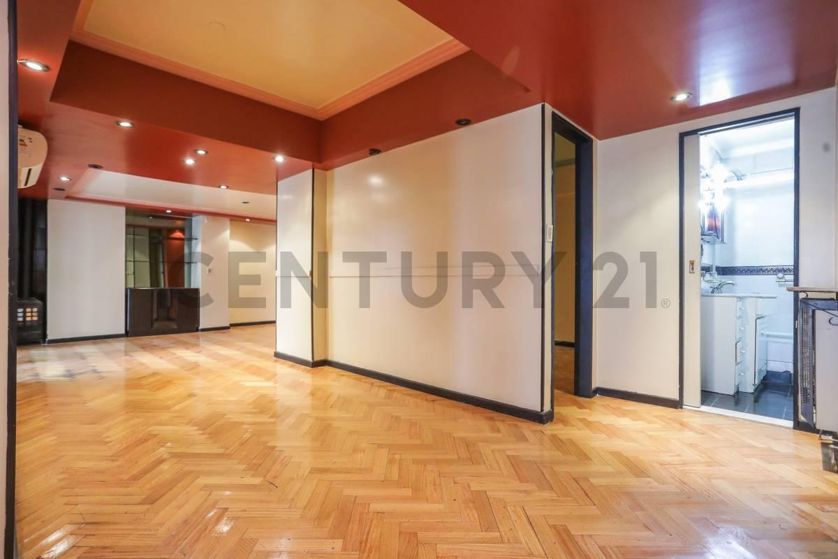 Foto de VENTA-PERMUTA 4 AMBIENTES AL FRENTE SOBRE AV. DEL LIBERTADOR – BALCÓN, imagen 2