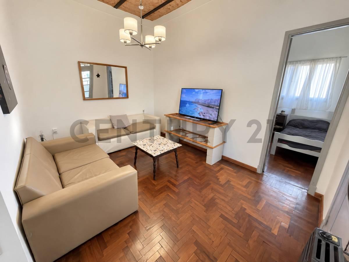Foto de VENTA-PERMUTA CASA MULTIFAMILIAR CON PATIO Y TERRAZAS - PARQUE CHACABUCO, imagen 1
