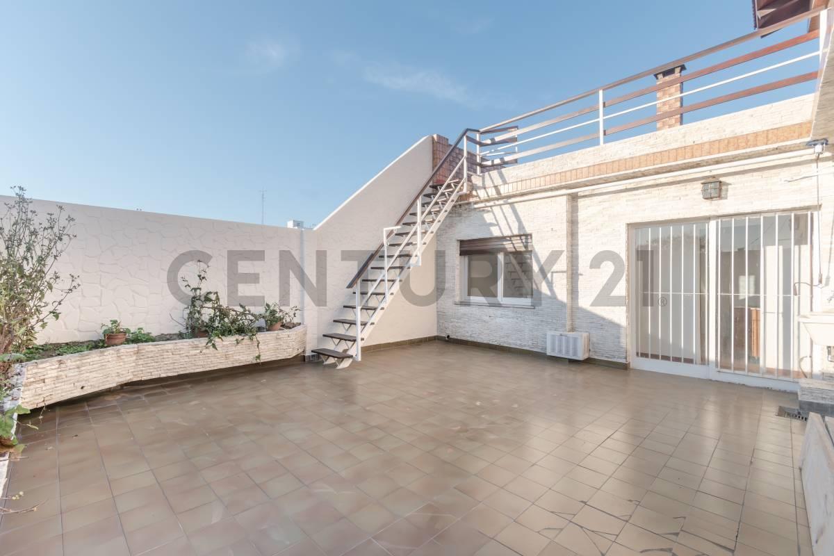 Foto de PH TIPO CASA EN VENTA FLORES S/EXP PATIO, QUINCHO Y TERRAZA CON PARRILLA, imagen 1