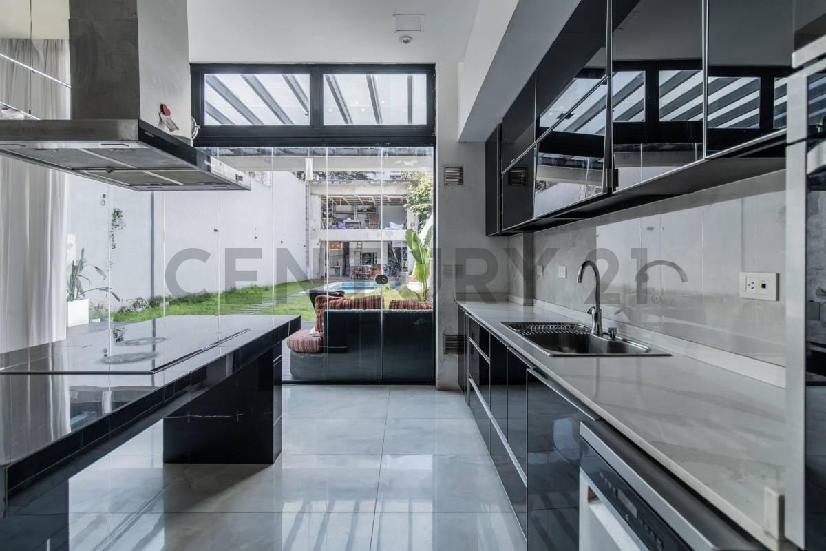 Foto de Venta- Permuta Hermosa Casa de 5 ambientes en Villa del Parque, imagen 2