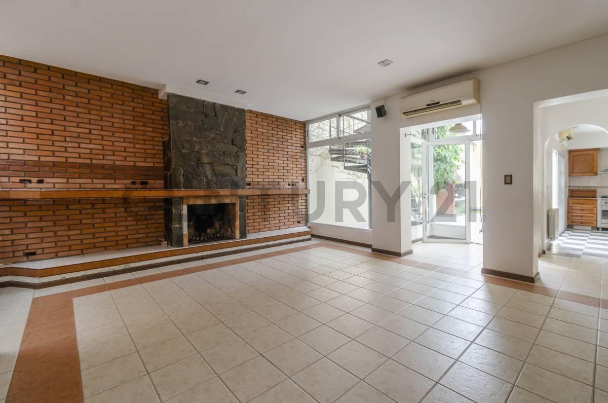 Foto de VENTA Casa 7 amb con Pileta y 2 cocheras - Villa del Parque, imagen 5