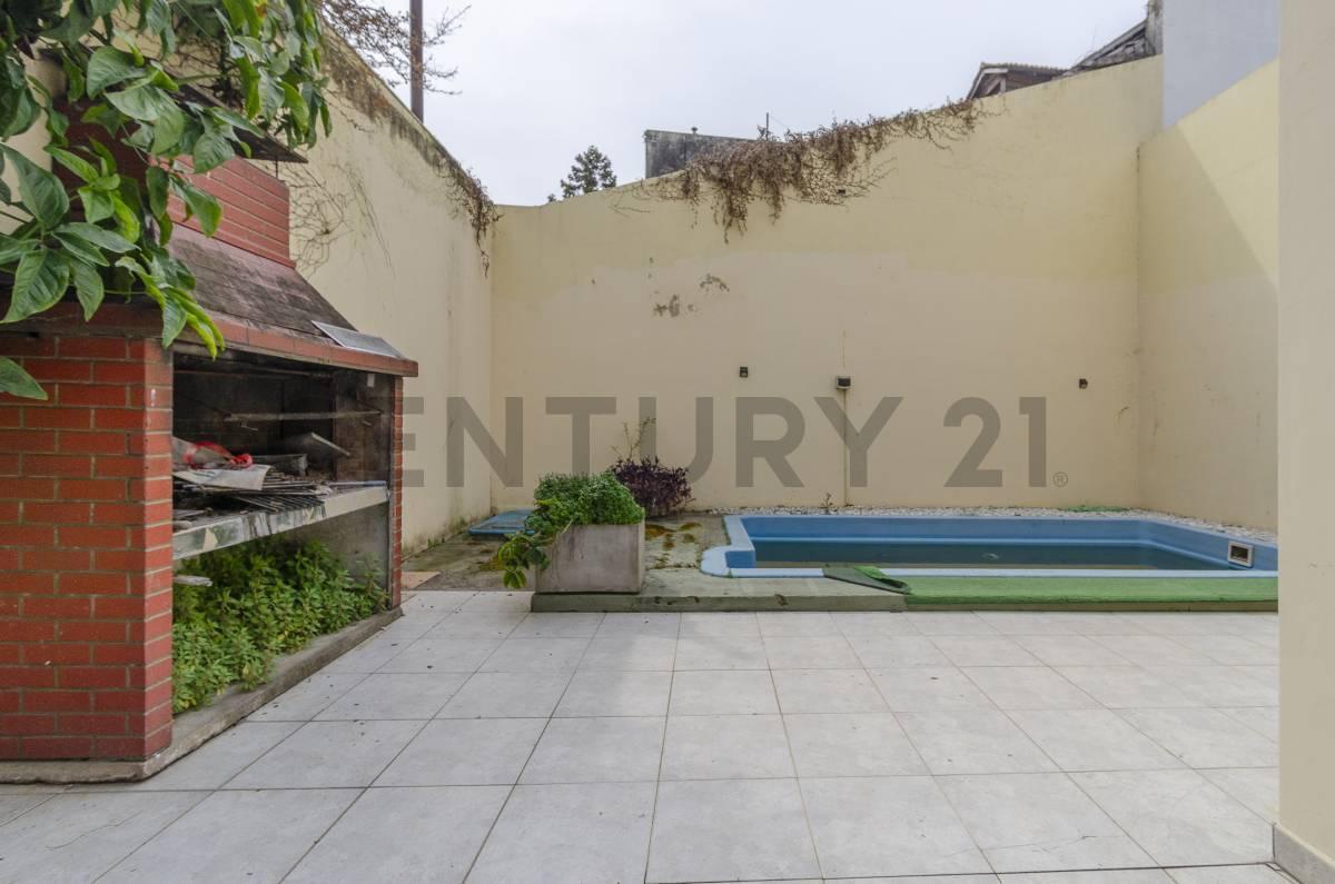 Foto de VENTA Casa 7 amb con Pileta y 2 cocheras - Villa del Parque, imagen 3