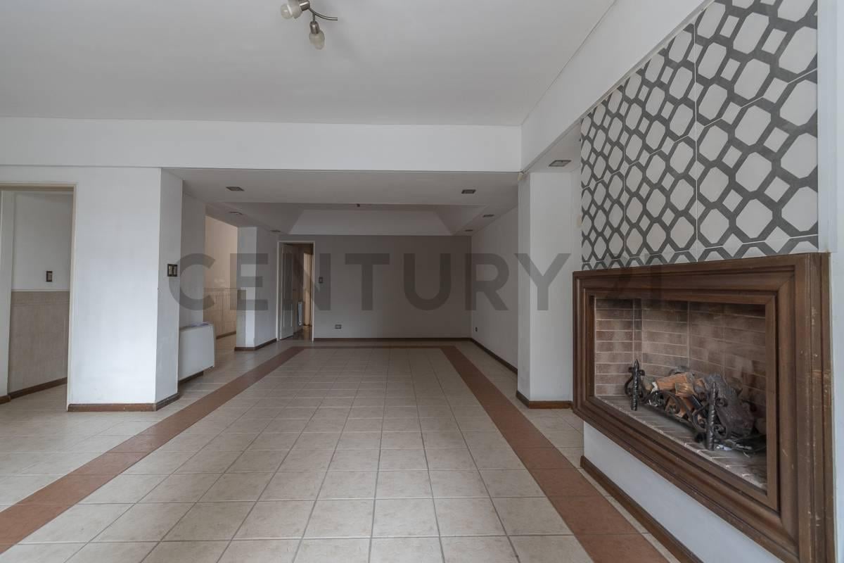 Foto de VENTA Casa 7 amb con Pileta y 2 cocheras - Villa del Parque, imagen 4