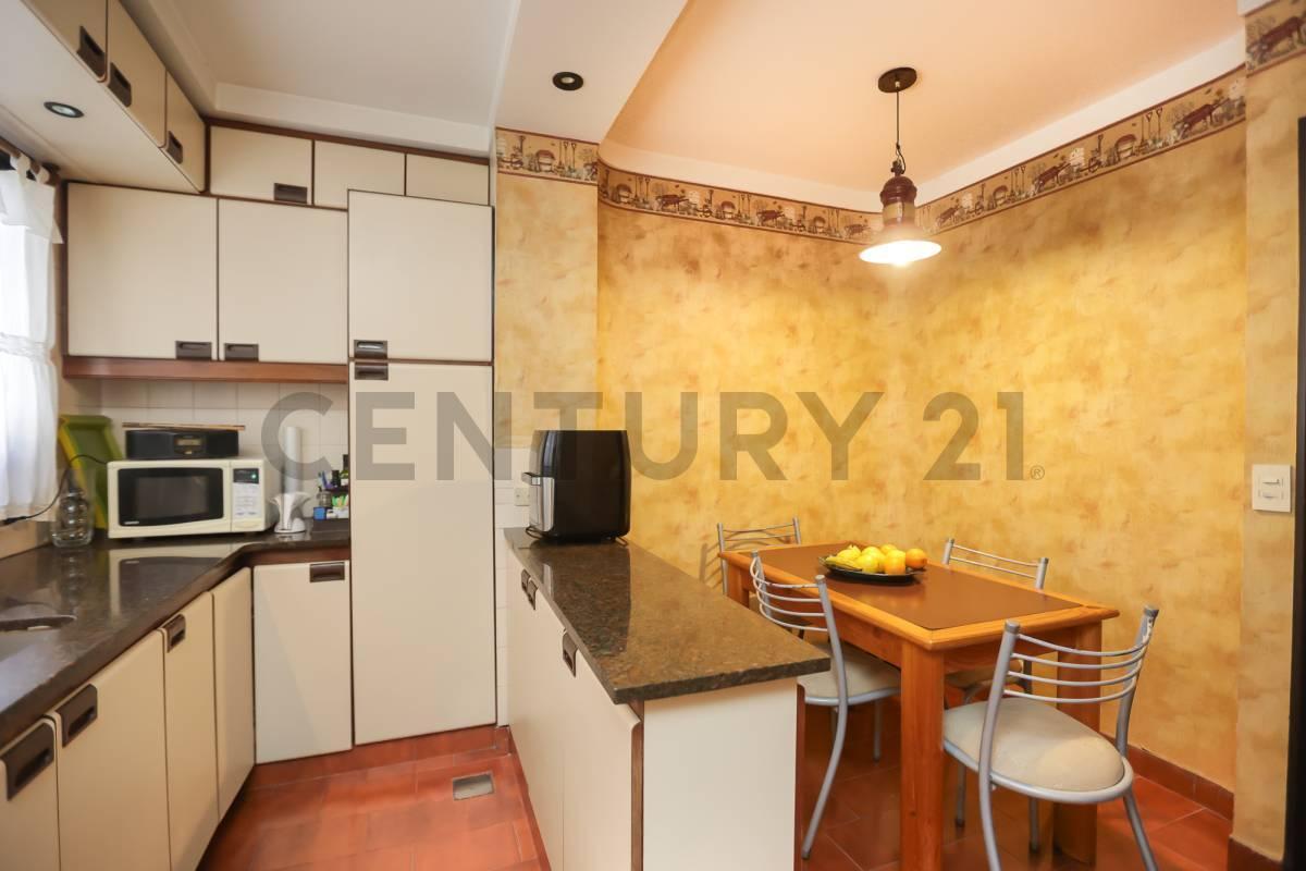 Foto de VENTA-PERMUTA DEPTO 4 AMBIENTES-FLORES, imagen 5