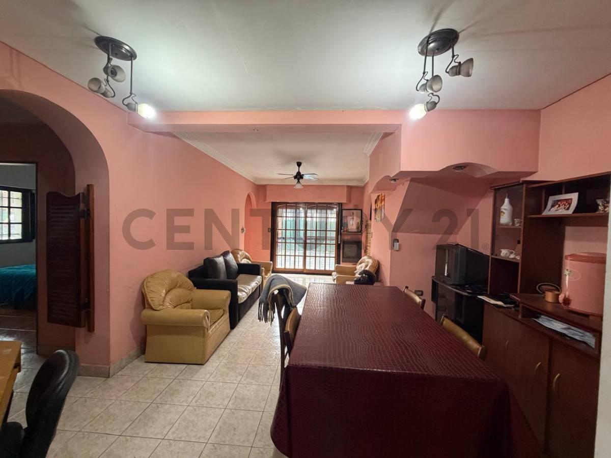 Foto de VENTA CASA 4 AMBIENTES CON DEPENDENCIA VILLA LURO, imagen 2