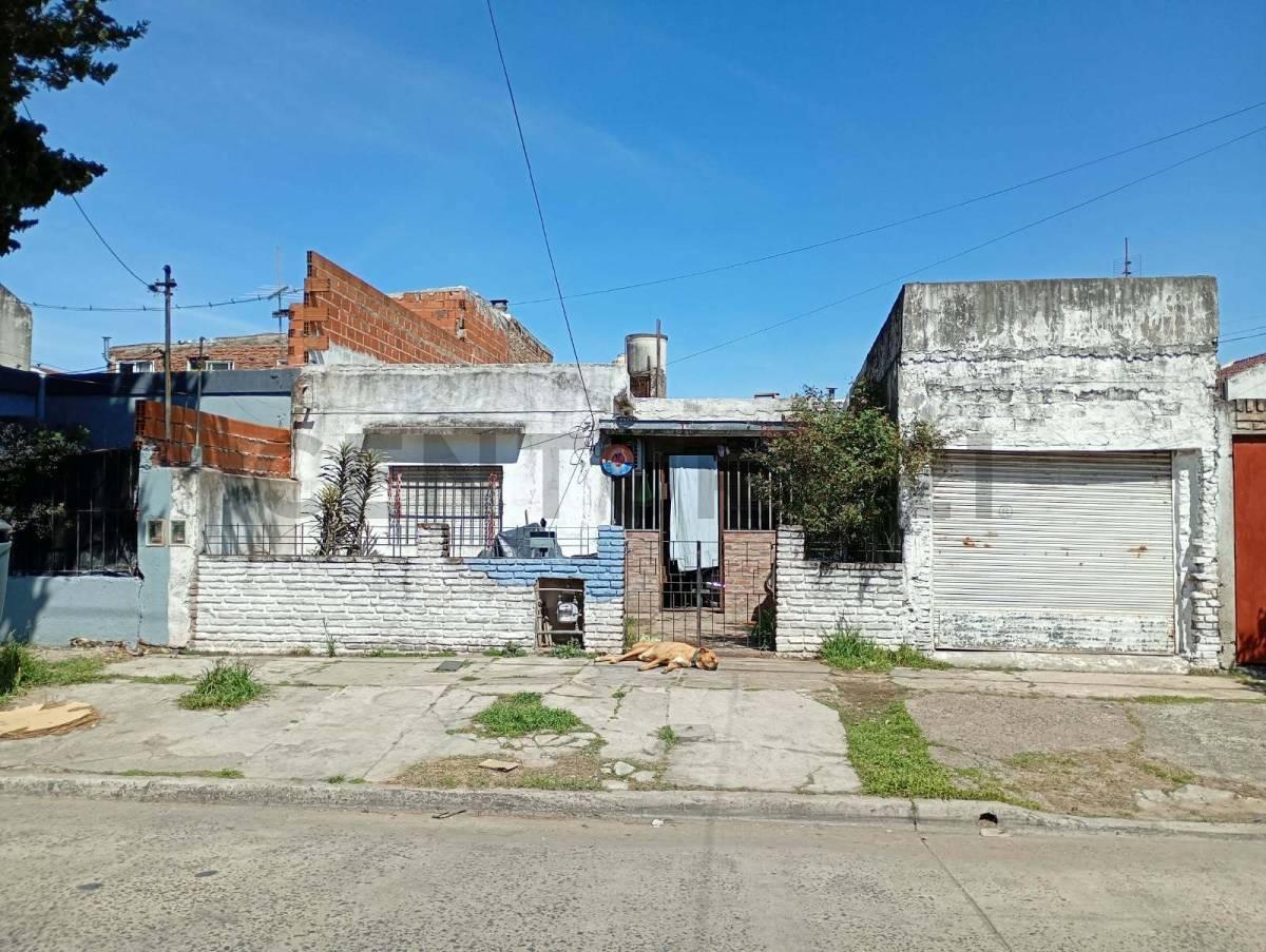 Foto de VENTA-PERMUTA CASA/LOTE-VILLA LUZURIAGA, imagen 1
