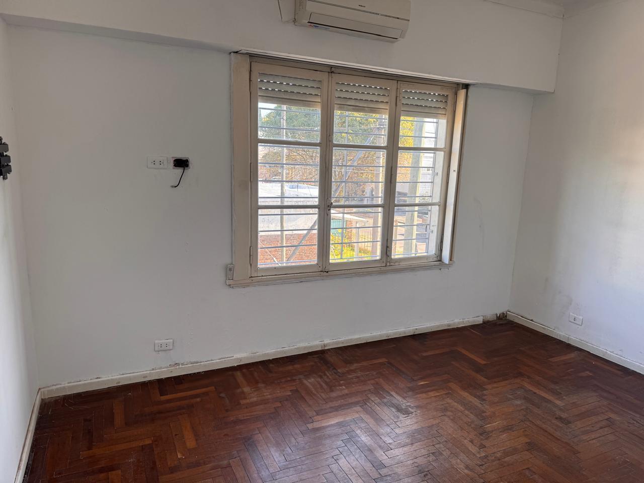 Foto de VENTA CASA 4 AMBIENTES - HAEDO NORTE, imagen 2