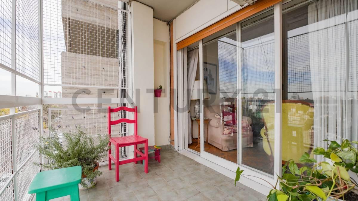 Foto de VENTA DEPTO 4 AMB.c/BALCON TERRAZA Y COCHERA-VILLA DEVOTO, imagen 2