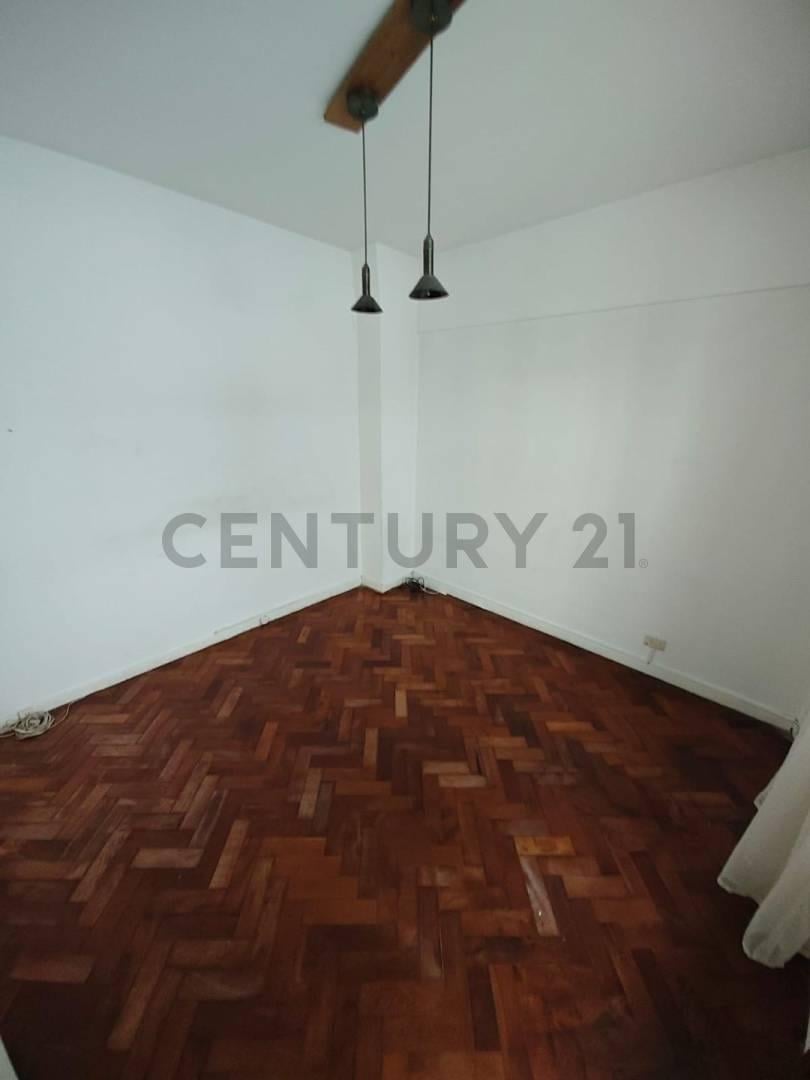 Foto de VENTA DEPARTAMENTO 4 AMB C/ DEPENDENCIA Y BALCON CERRADO - Apto crédito, imagen 5