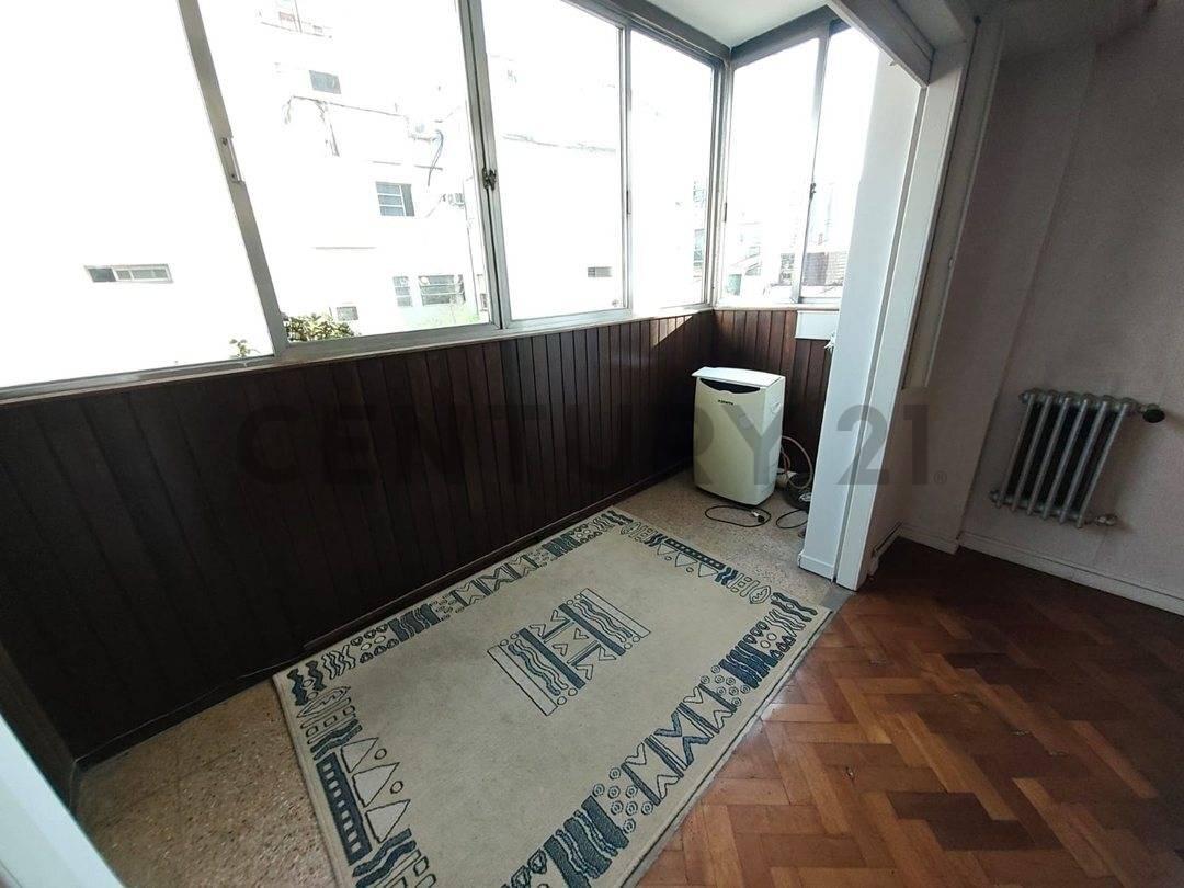 Foto de VENTA DEPARTAMENTO 4 AMB C/ DEPENDENCIA Y BALCON CERRADO - Apto crédito, imagen 4
