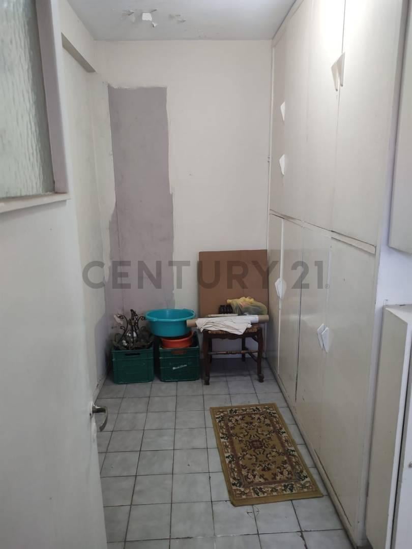 Foto de VENTA DEPARTAMENTO 4 AMB C/ DEPENDENCIA Y BALCON CERRADO - Apto crédito, imagen 3
