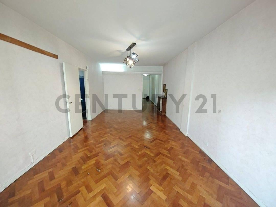 Foto de VENTA DEPARTAMENTO 4 AMB C/ DEPENDENCIA Y BALCON CERRADO - Apto crédito, imagen 1