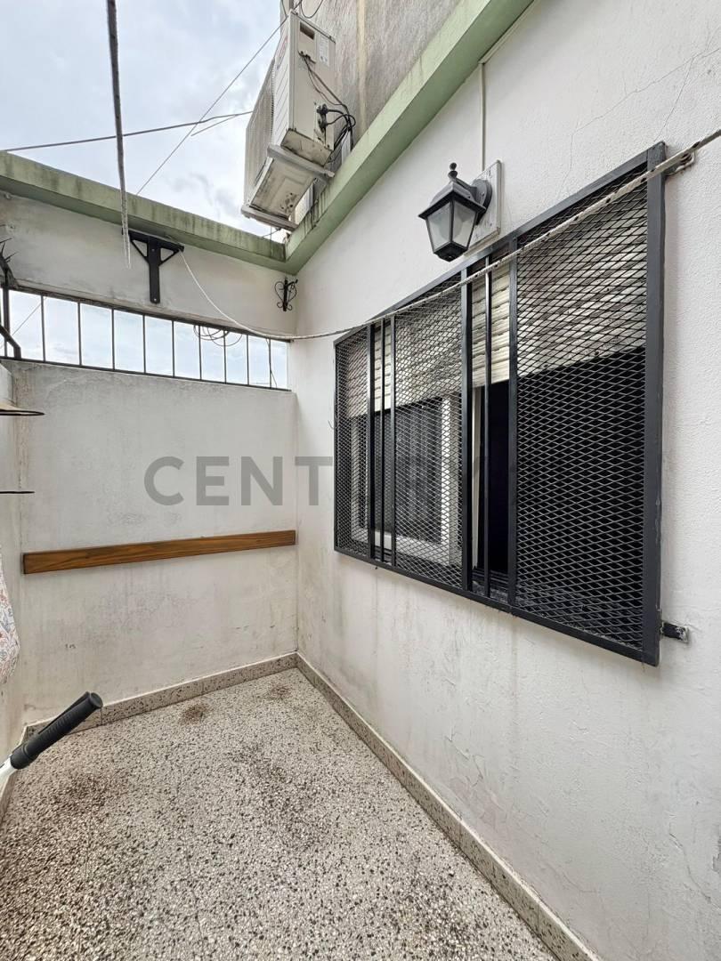 Foto de PH 2 AMBIENTES EN VENTA CON PATIO - APTO CREDITO, imagen 2