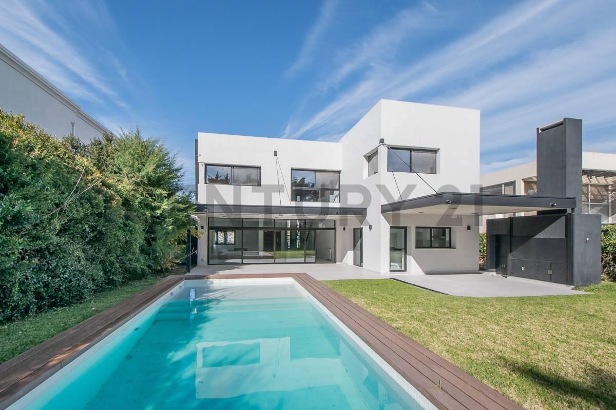 Foto de CASA PREMIUM con pileta en Villa Pacheco, imagen 1