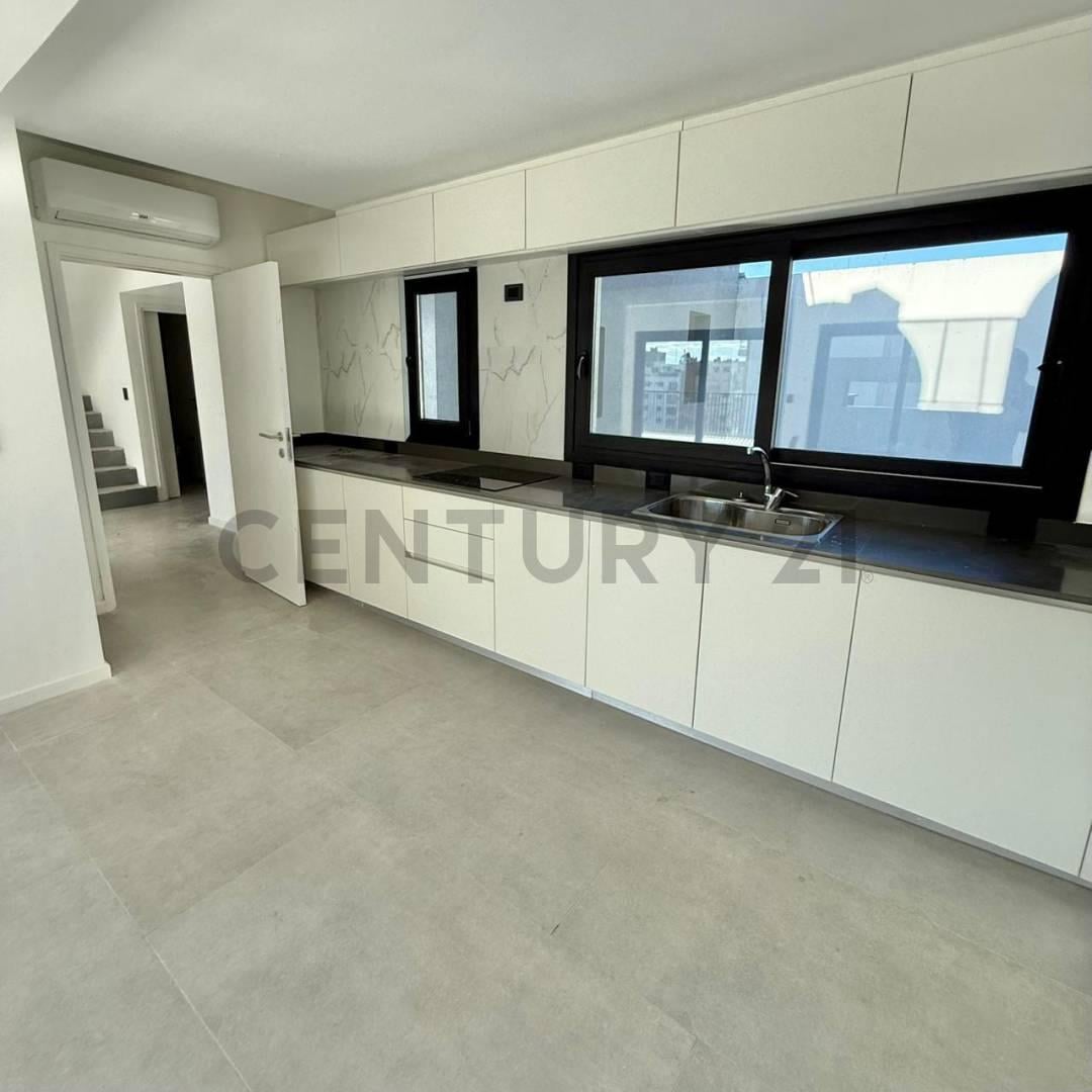 Foto de VENTA DEPTO DUPLEX PISO COMPLETO 4 AMB CON BALCON TERRAZA y COCHERA EN, imagen 4