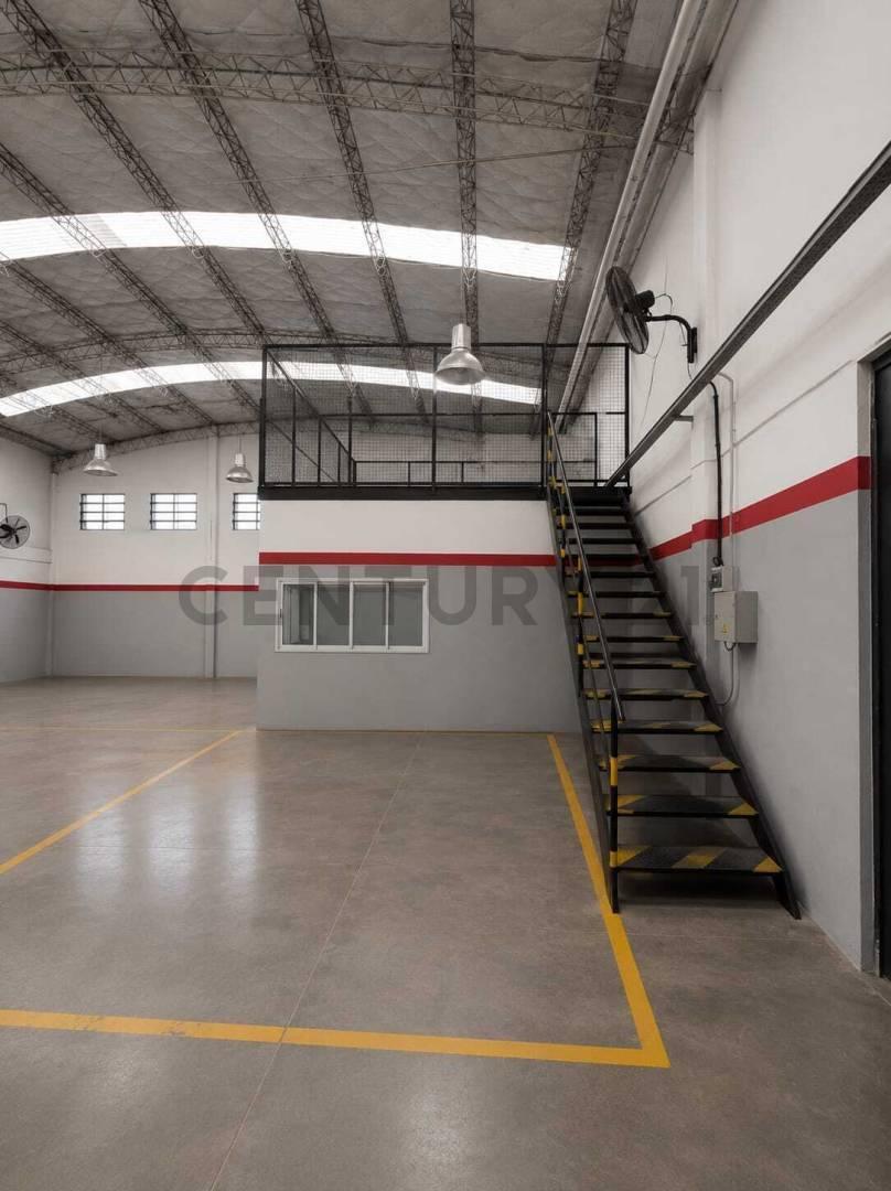 Foto de VENTA GALPON CON OFICINAS Y DEPOSITO - VILLA BALLESTER, imagen 2