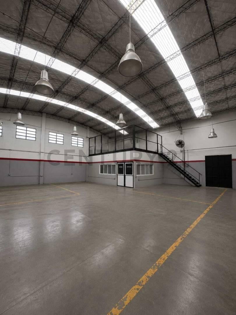 Foto de VENTA GALPON CON OFICINAS Y DEPOSITO - VILLA BALLESTER, imagen 3
