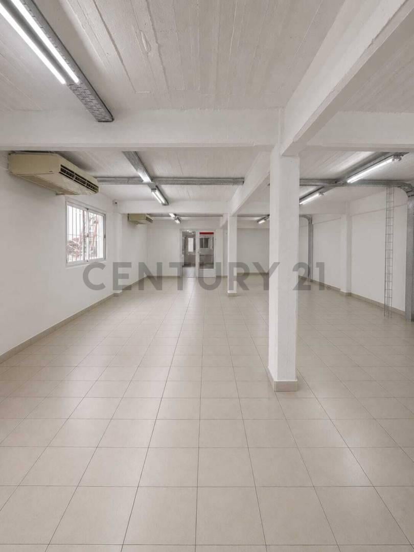 Foto de VENTA GALPON CON OFICINAS Y DEPOSITO - VILLA BALLESTER, imagen 4