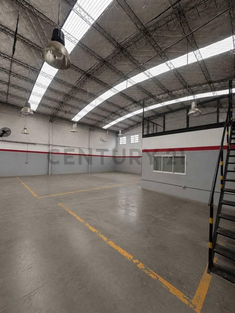 Foto de VENTA GALPON CON OFICINAS Y DEPOSITO - VILLA BALLESTER, imagen 1