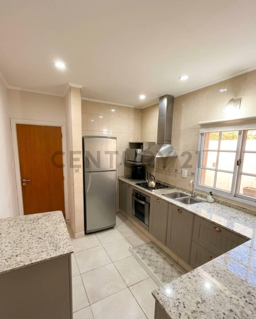 Foto de VENTA CASA 3 AMB C/ESCRITORIO, PILETA Y COCHERA - ROQUE PÉREZ, imagen 5